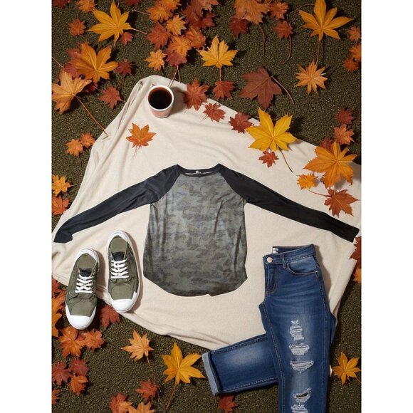 SO Long Sleeve Camo Raglan Tee Gray Sleeves Women’s Medium Soft Casual Top - Picture 4 of 8